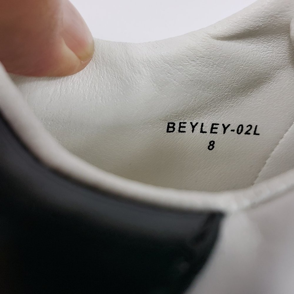 MUDD WOMEN BEYLEY WHITE W/METAL STUDS  SIZE 8 - Picture 8 of 10